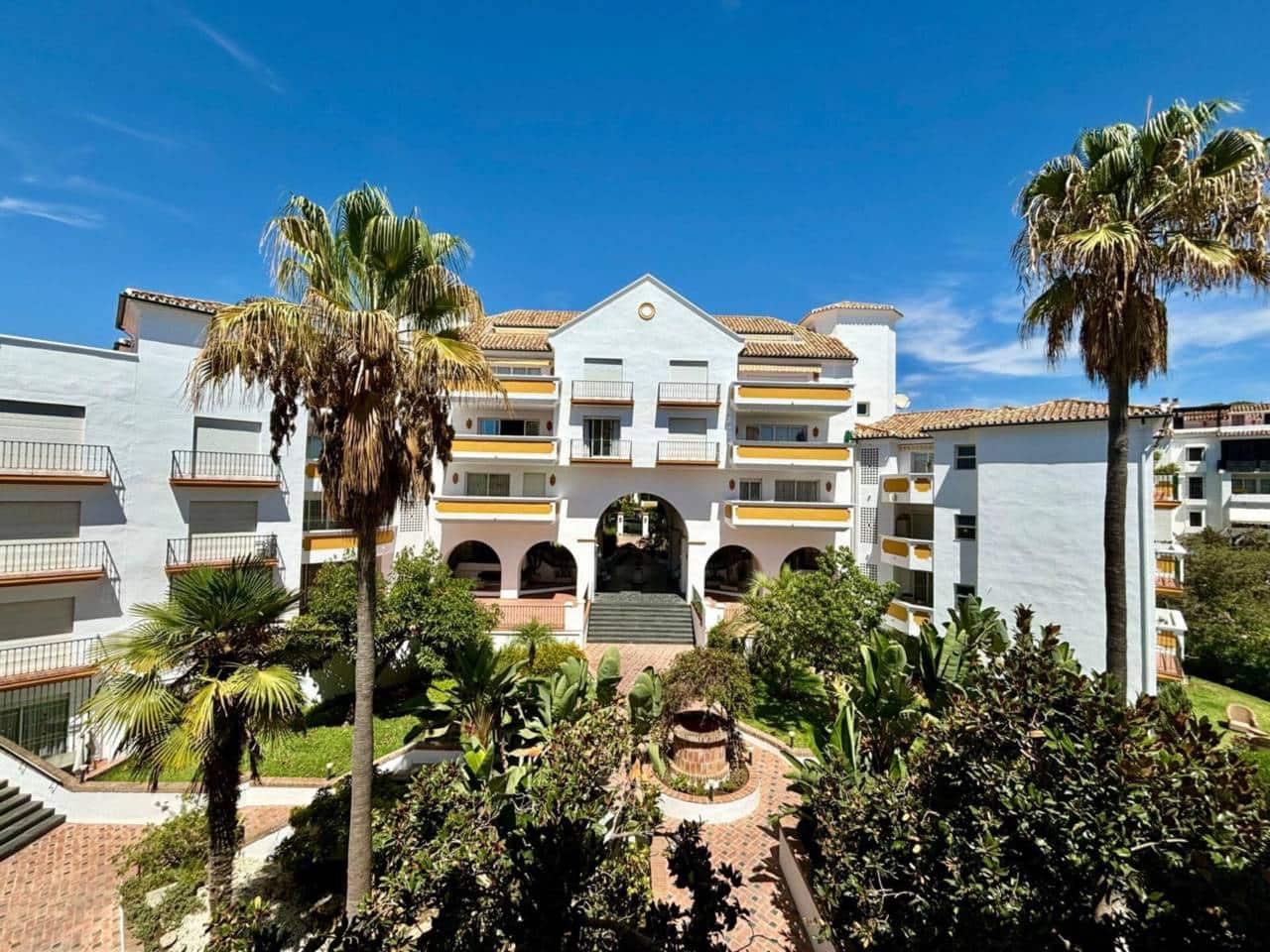 2 quarto Apartamento para arrendar em Elviria com piscina garagem - 1 750 € (Ref: 9984191)