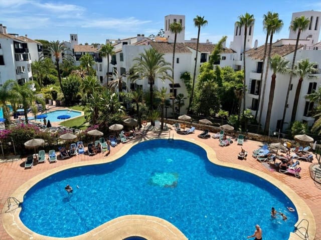 2 quarto Apartamento para arrendar em Elviria, Marbella com piscina garagem - 1 750 € (Ref: 9984191)