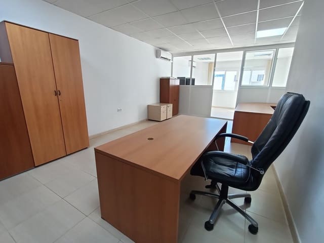Toimisto vuokrattavana paikassa Torremolinos - 600 € (Ref: 9019829)