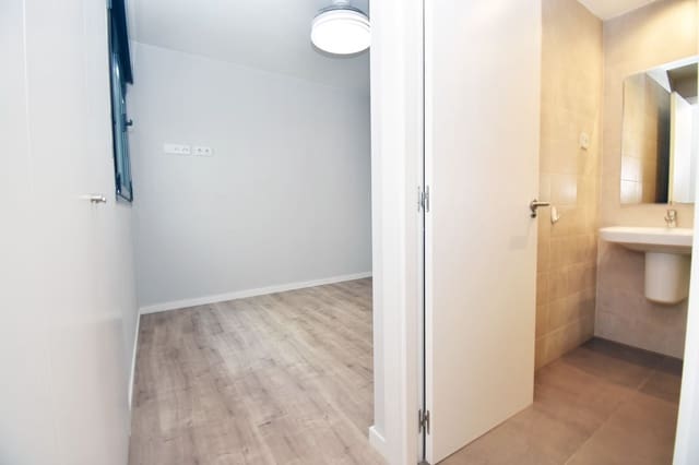 2 makuuhuone Huoneisto myytävänä paikassa Los Árboles, Mijas mukana uima-altaan 
autotalli - 270 000 € (Ref: 9062044)