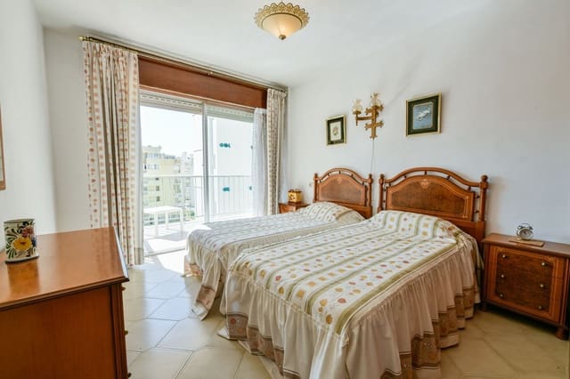 4 bedroom Apartment for sale in Castillo Sohail, Fuengirola with pool garage - € 350,000 (Ref: 9109858)