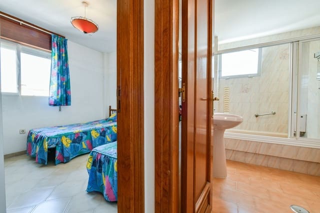 4 bedroom Apartment for sale in Castillo Sohail, Fuengirola with pool garage - € 350,000 (Ref: 9109858)