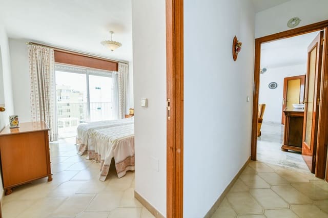 4 bedroom Apartment for sale in Castillo Sohail, Fuengirola with pool garage - € 350,000 (Ref: 9109858)