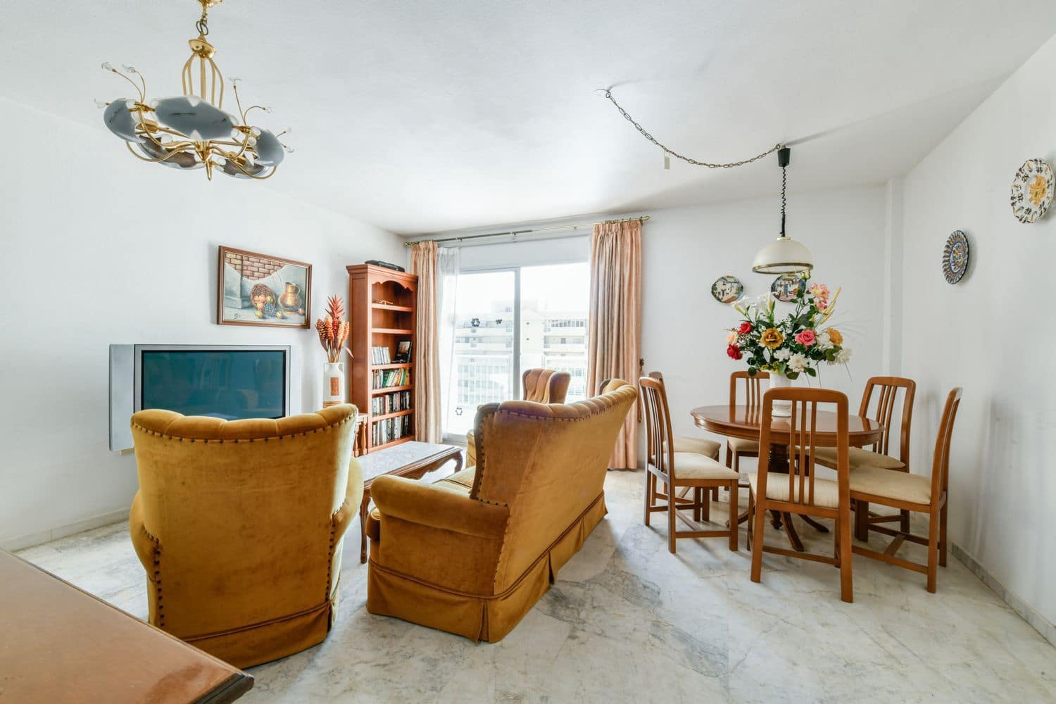 4 bedroom Apartment for sale in Fuengirola with pool garage - € 350,000 (Ref: 9109858)