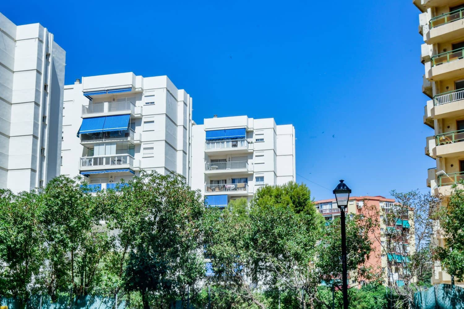 4 bedroom Apartment for sale in Fuengirola with pool garage - € 350,000 (Ref: 9109858)