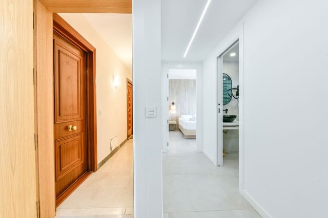 2 soverom Leilighet til salgs i Las Gaviotas  - Carvajal, Fuengirola med garasje - € 540 000 (Ref: 9118415)