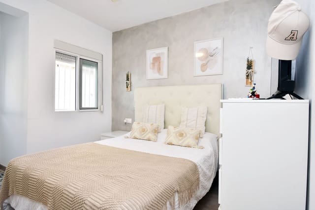 3 soverom Leilighet til salgs i Zona Puerto Deportivo, Fuengirola med garasje - € 275 000 (Ref: 9321467)