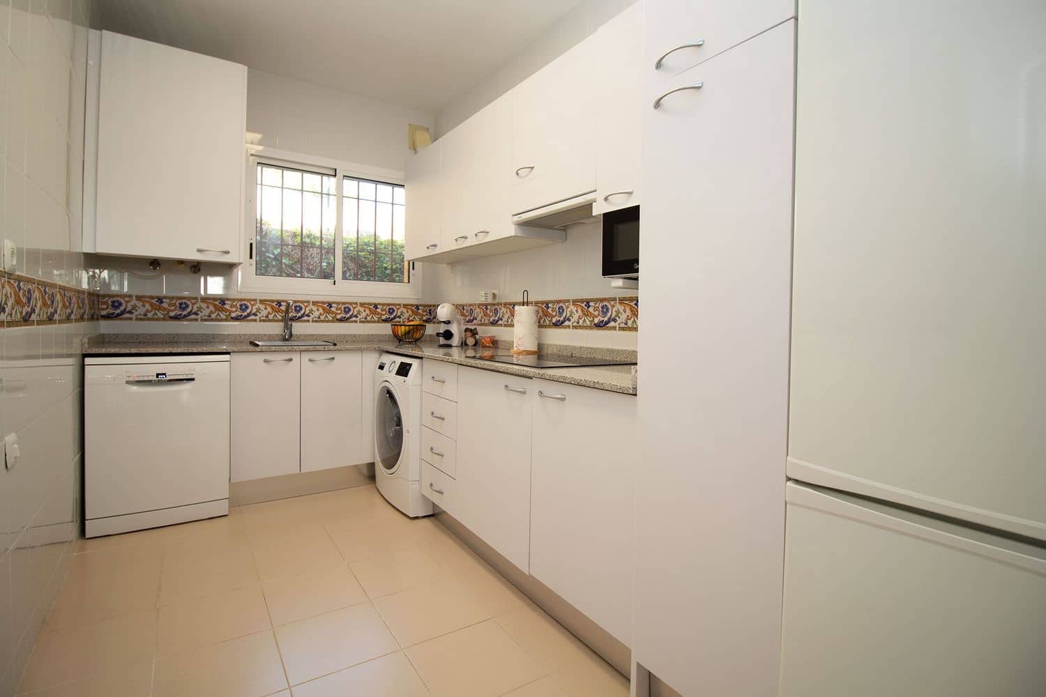 2 bedroom Apartment for rent in La Reserva with pool garage - € 1,000 (Ref: 9426704)