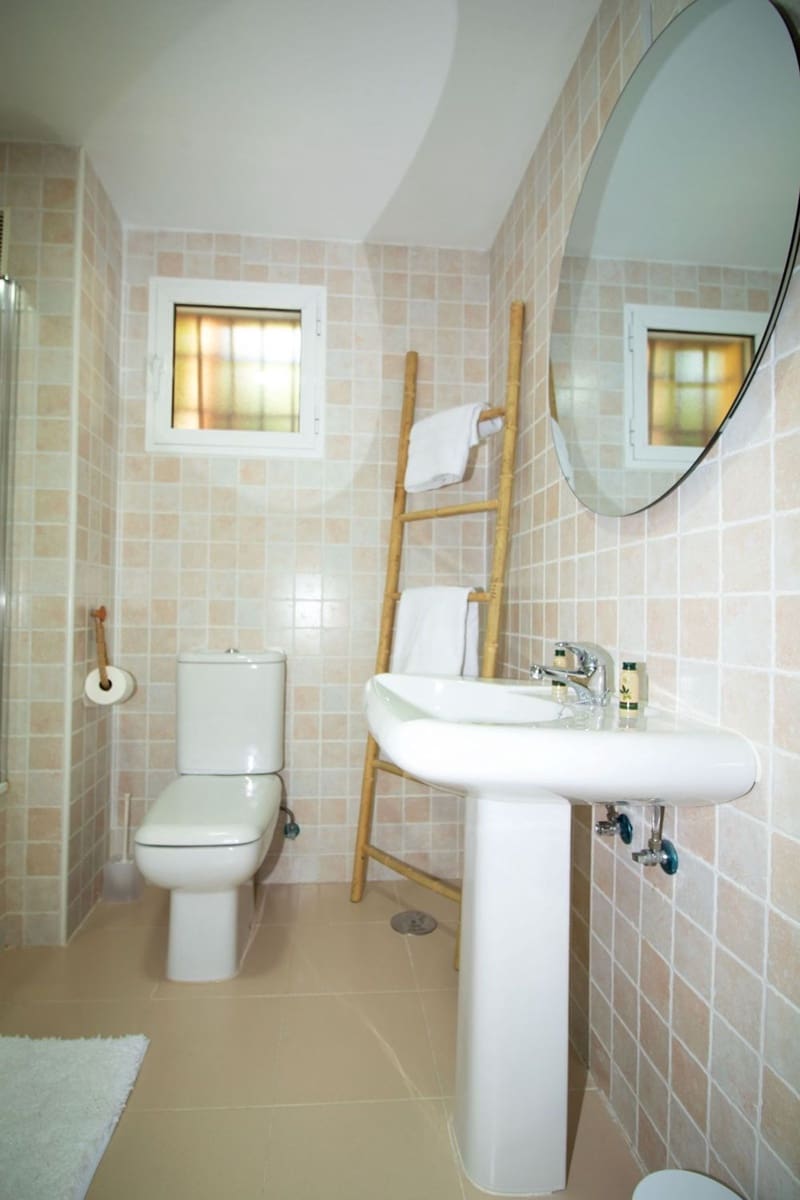 2 bedroom Apartment for rent in La Reserva with pool garage - € 1,000 (Ref: 9426704)