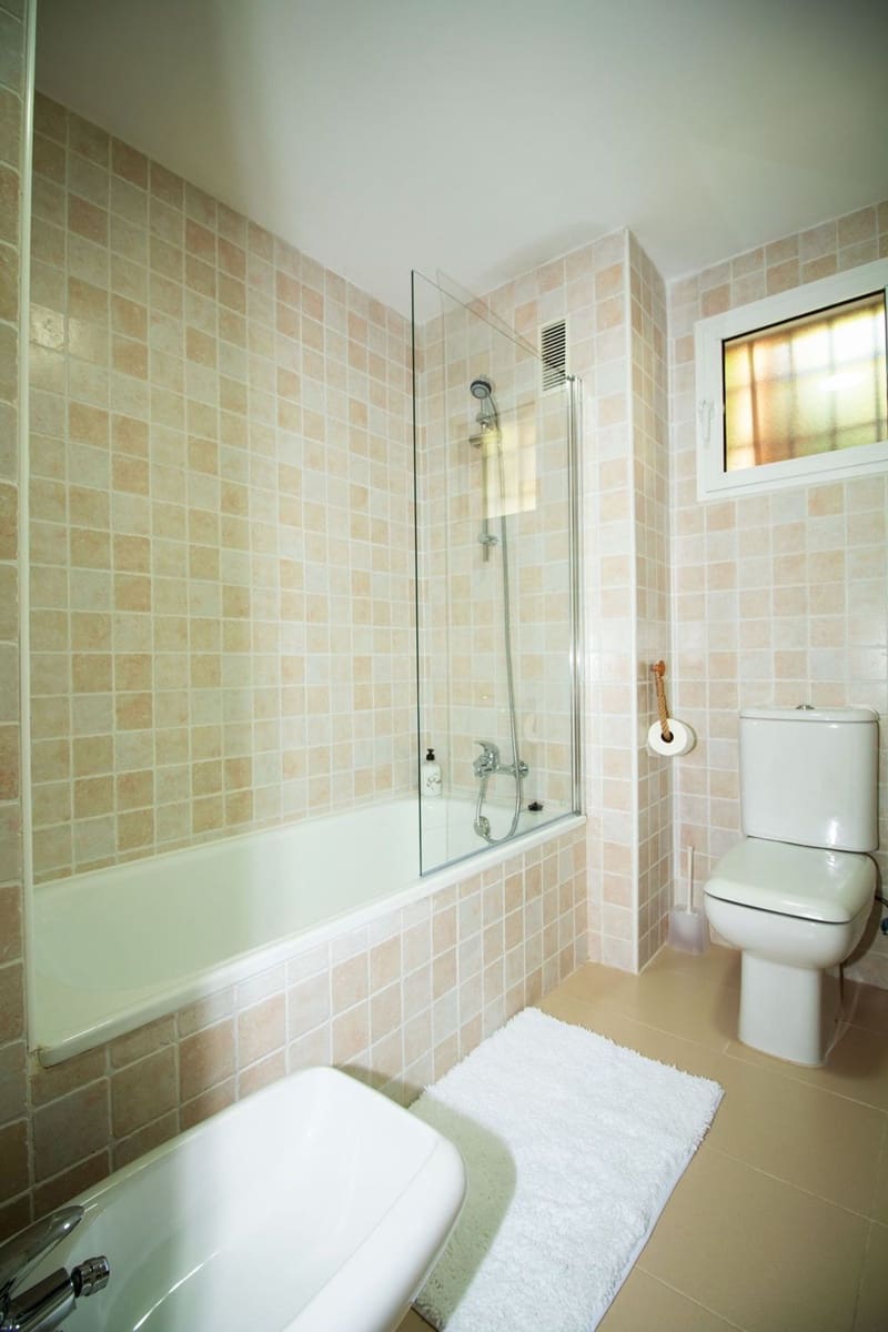 2 bedroom Apartment for rent in La Reserva with pool garage - € 1,000 (Ref: 9426704)