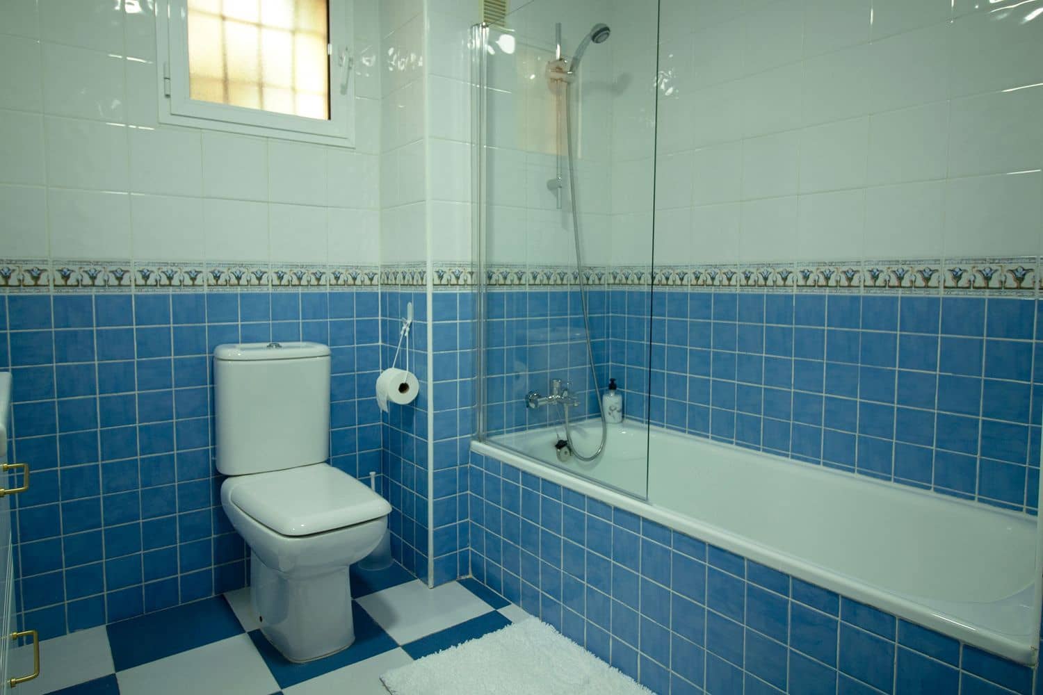 2 bedroom Apartment for rent in La Reserva with pool garage - € 1,000 (Ref: 9426704)