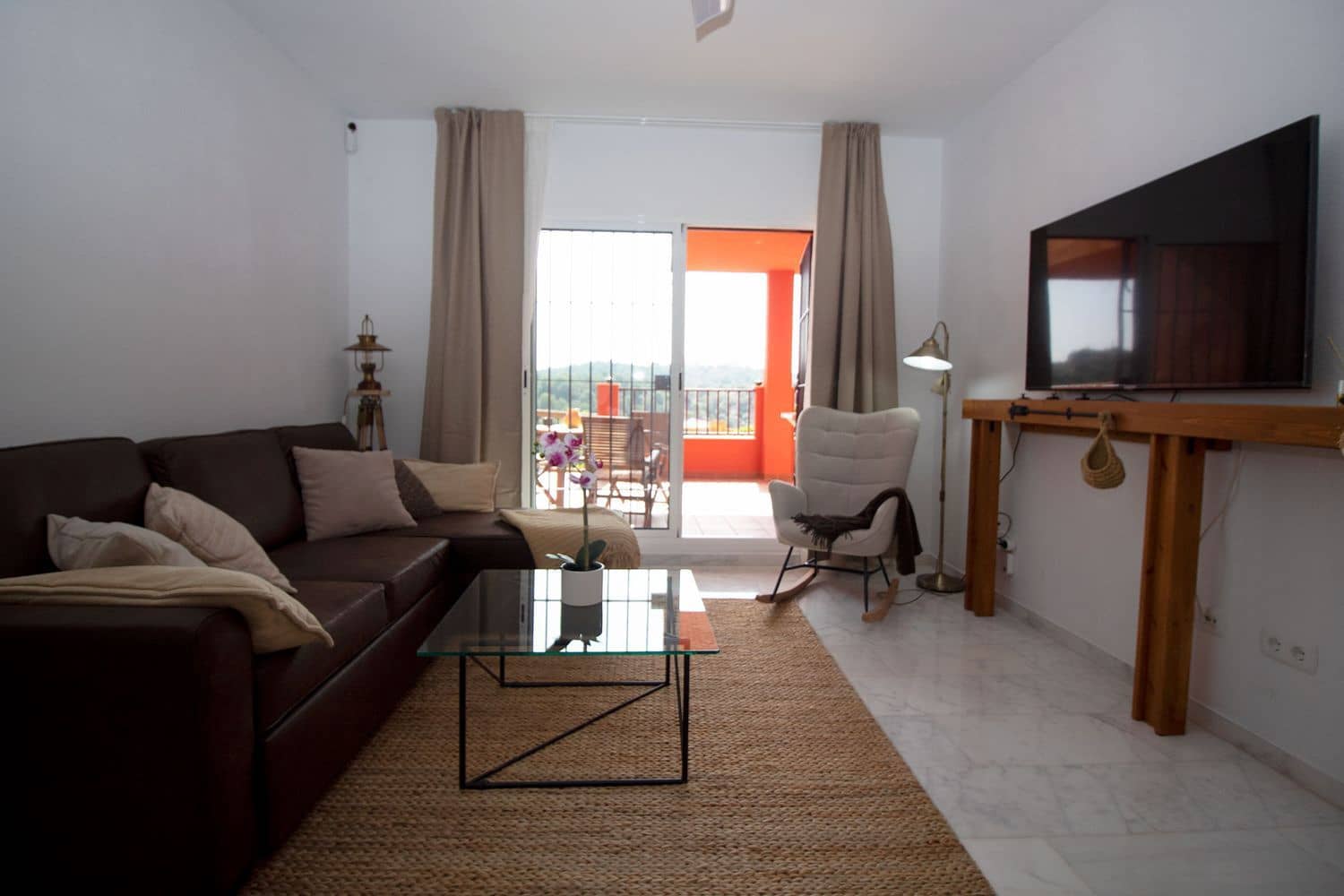 2 bedroom Apartment for rent in La Reserva with pool garage - € 1,000 (Ref: 9426704)
