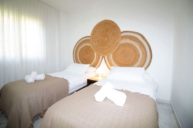 2 bedroom Apartment for rent in La Reserva, Marbella with pool garage - € 1,000 (Ref: 9426704)