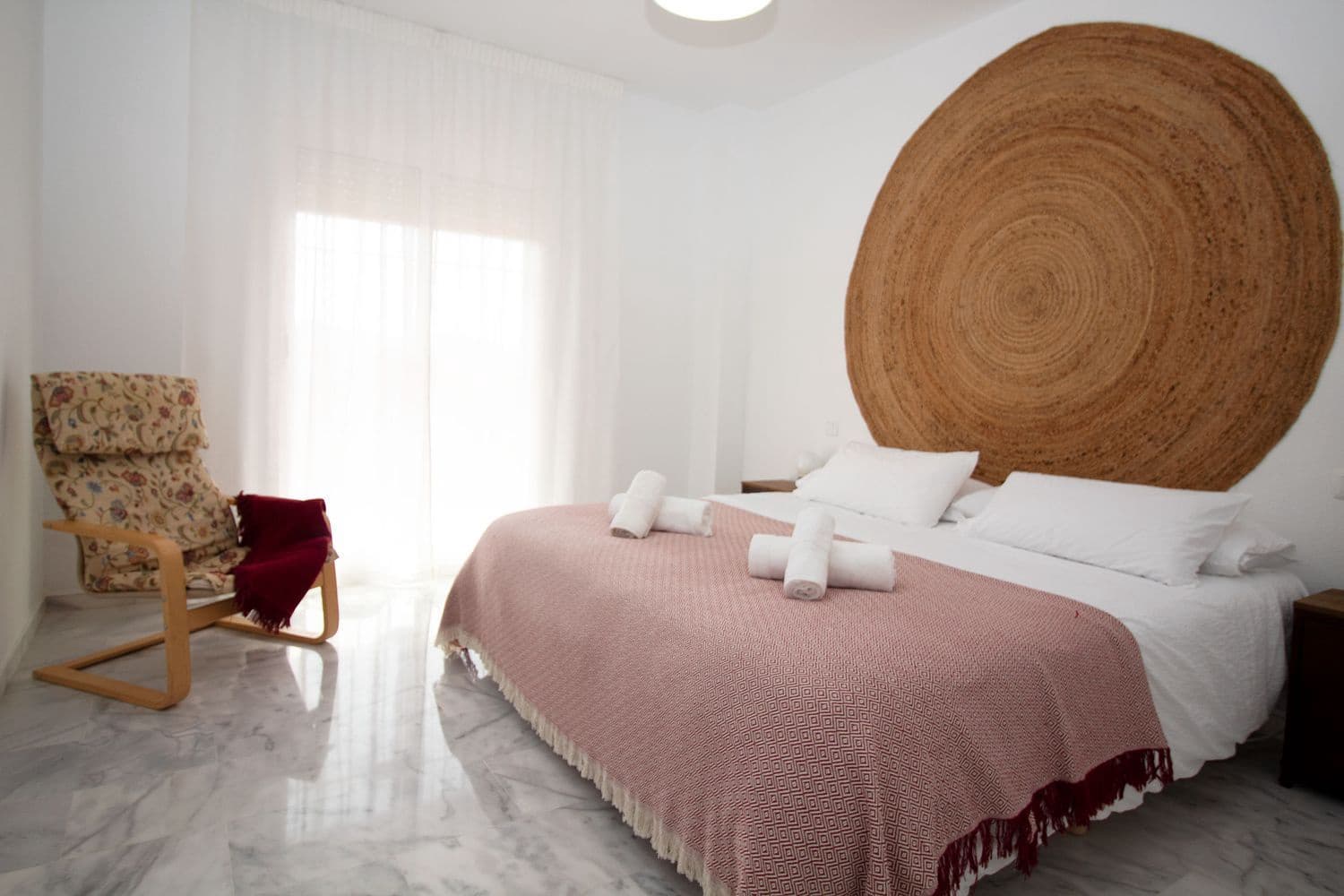 2 bedroom Apartment for rent in La Reserva with pool garage - € 1,000 (Ref: 9426704)