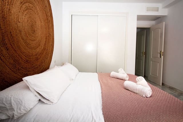 2 bedroom Apartment for rent in La Reserva, Marbella with pool garage - € 1,000 (Ref: 9426704)