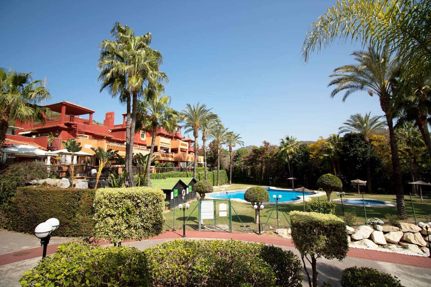 2 bedroom Apartment for rent in La Reserva with pool garage - € 1,000 (Ref: 9426704)