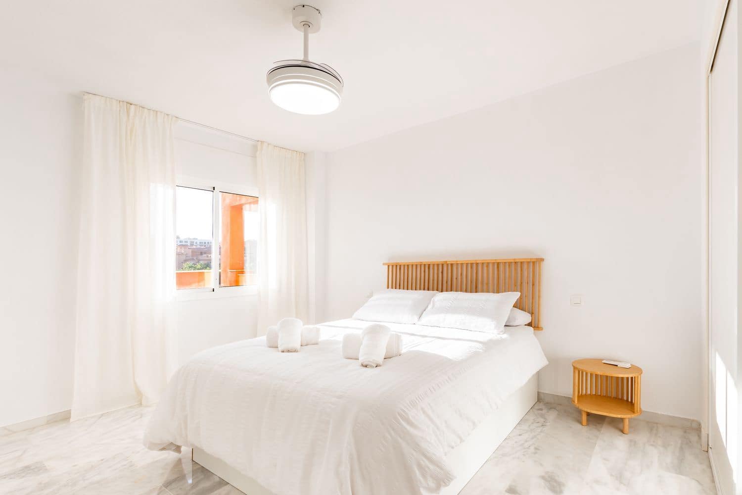 2 bedroom Apartment for rent in La Reserva with pool garage - € 1,000 (Ref: 9432857)