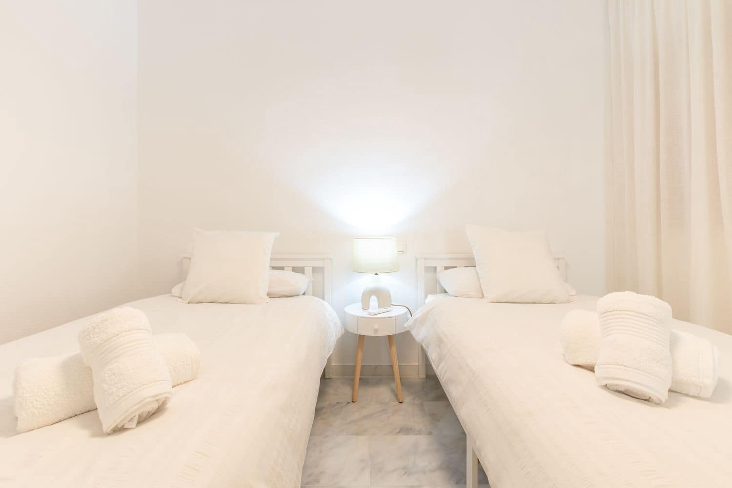 2 bedroom Apartment for rent in La Reserva with pool garage - € 1,000 (Ref: 9432857)