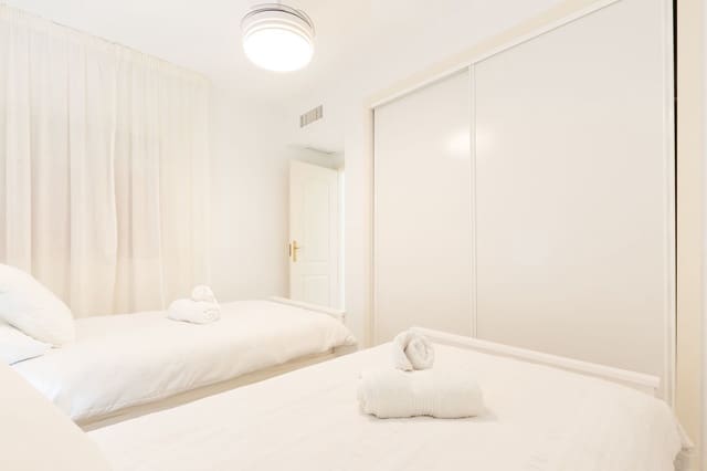 2 bedroom Apartment for rent in La Reserva, Marbella with pool garage - € 1,000 (Ref: 9432857)