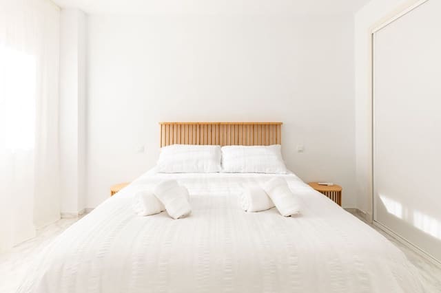 2 bedroom Apartment for rent in La Reserva, Marbella with pool garage - € 1,000 (Ref: 9432857)