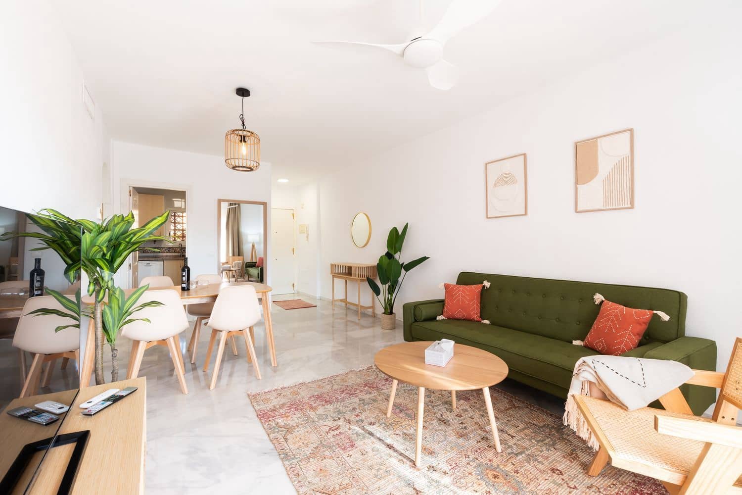 2 bedroom Apartment for rent in La Reserva with pool garage - € 1,000 (Ref: 9432857)