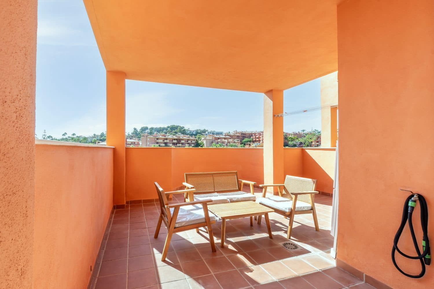 2 bedroom Apartment for rent in La Reserva with pool garage - € 1,000 (Ref: 9432857)