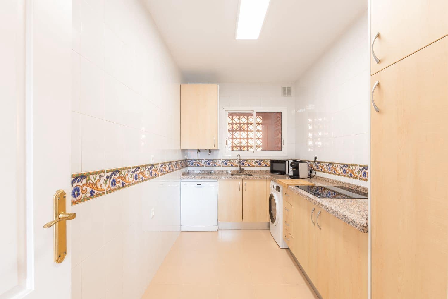 2 bedroom Apartment for rent in La Reserva with pool garage - € 1,000 (Ref: 9432857)