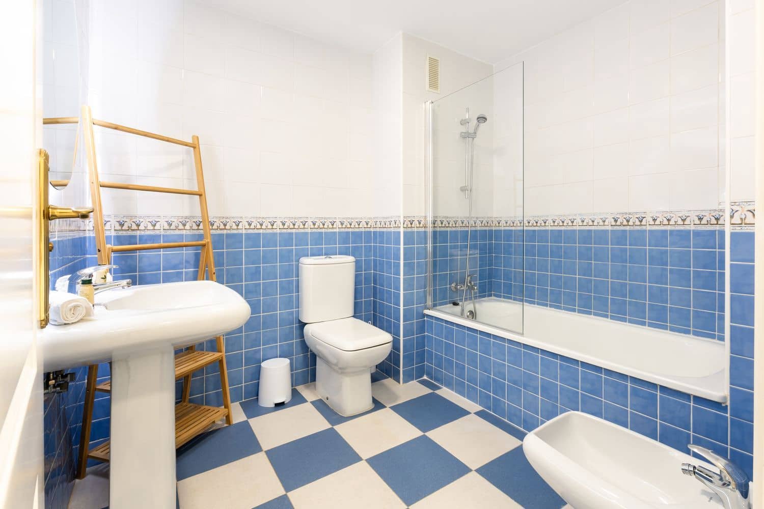 2 bedroom Apartment for rent in La Reserva with pool garage - € 1,000 (Ref: 9432857)