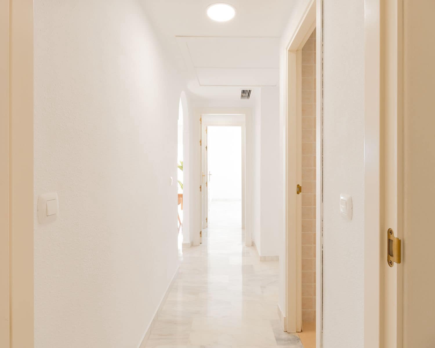 2 bedroom Apartment for rent in La Reserva with pool garage - € 1,000 (Ref: 9432857)