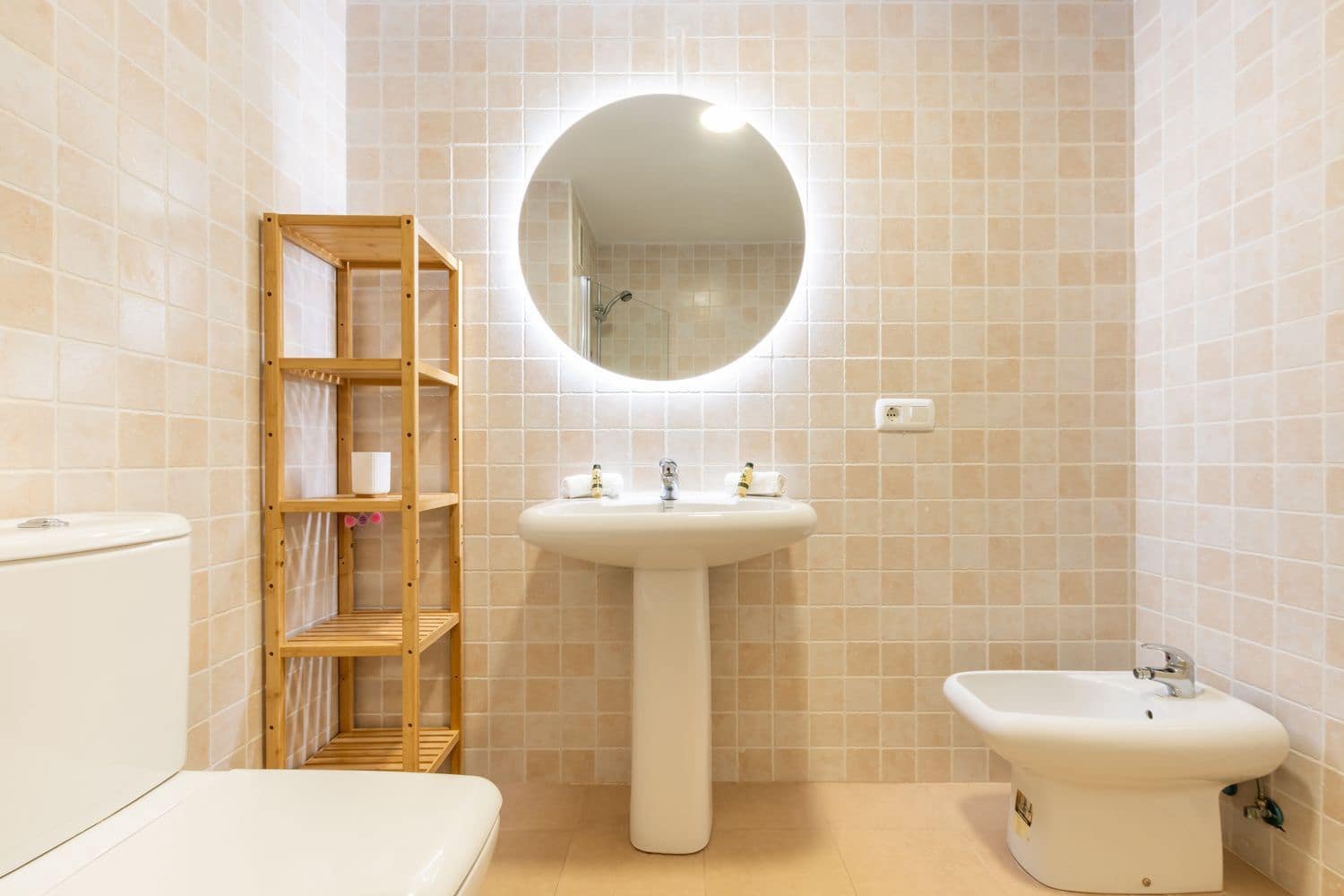 2 bedroom Apartment for rent in La Reserva with pool garage - € 1,000 (Ref: 9432857)