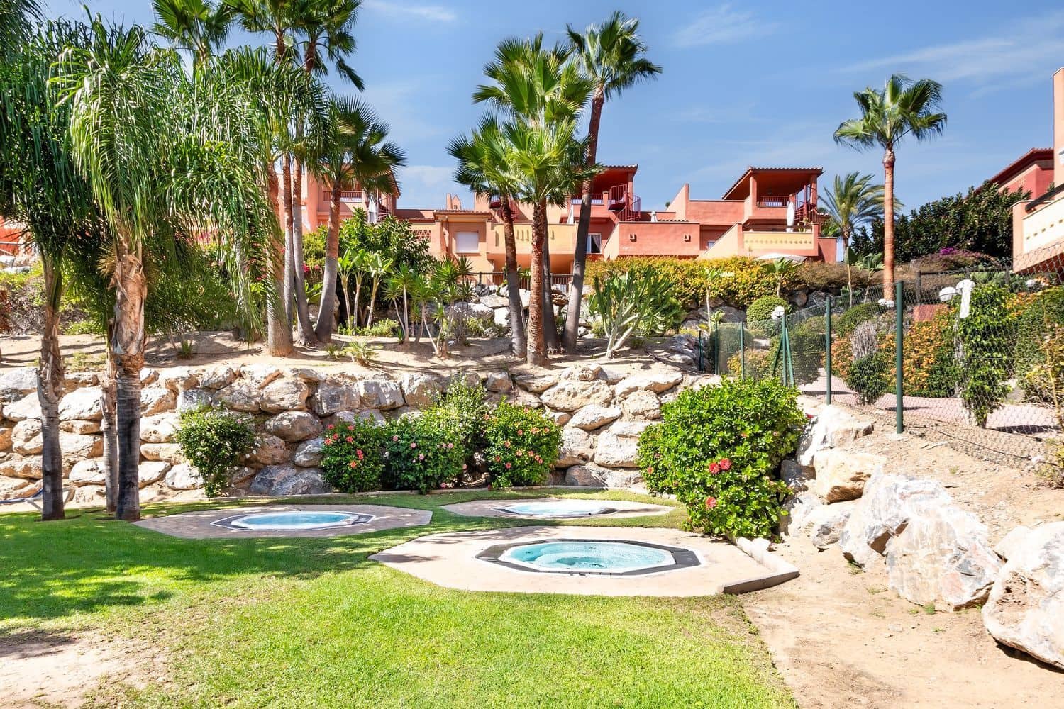 2 bedroom Apartment for rent in La Reserva with pool garage - € 1,000 (Ref: 9432857)