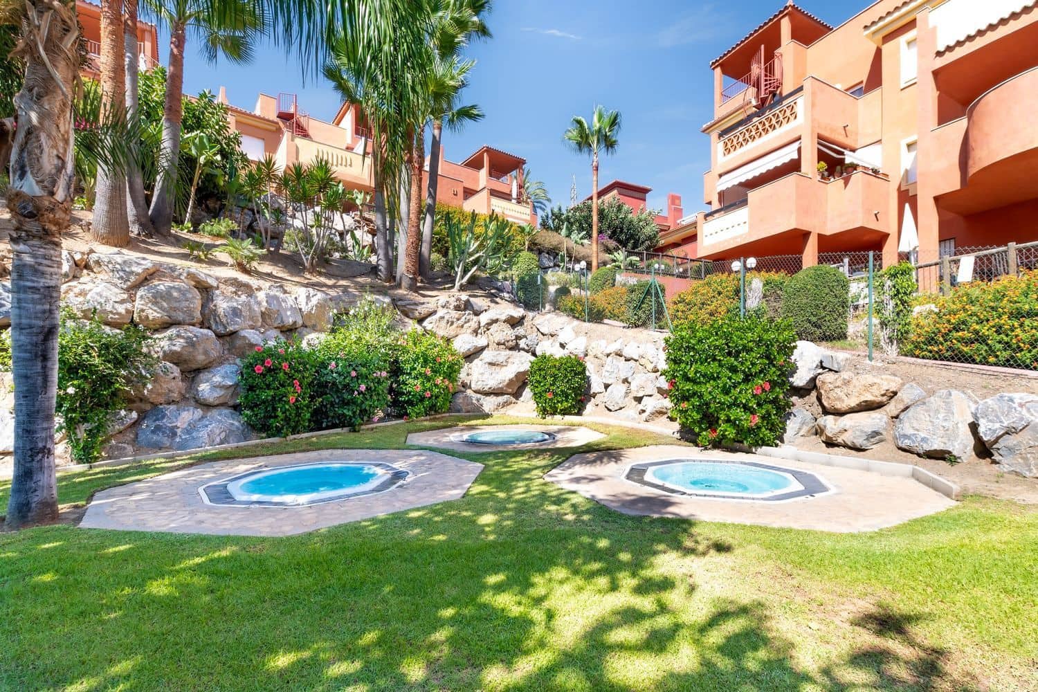 2 bedroom Apartment for rent in La Reserva with pool garage - € 1,000 (Ref: 9432857)