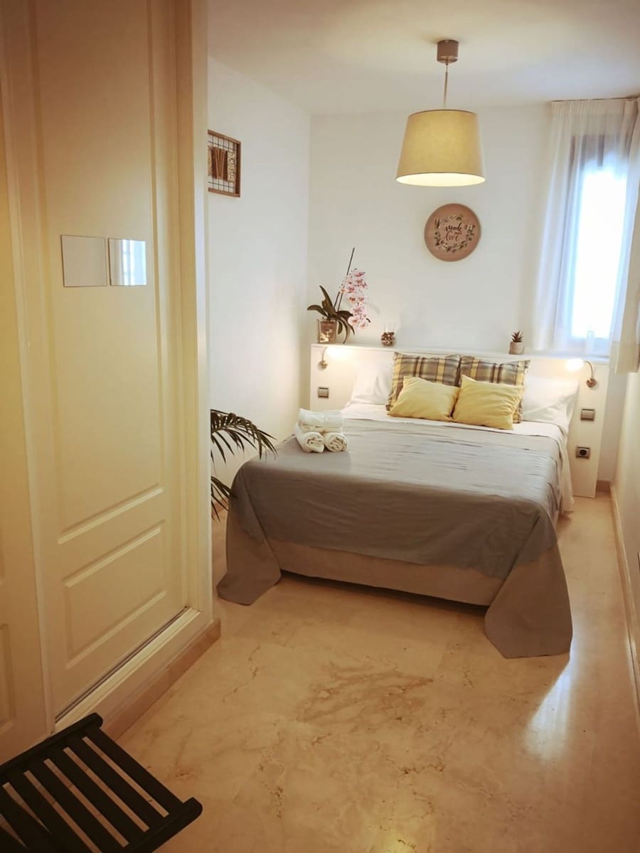 1 soverom Leilighet til salgs i Torrequebrada med svømmebasseng garasje - € 245 000 (Ref: 9445559)