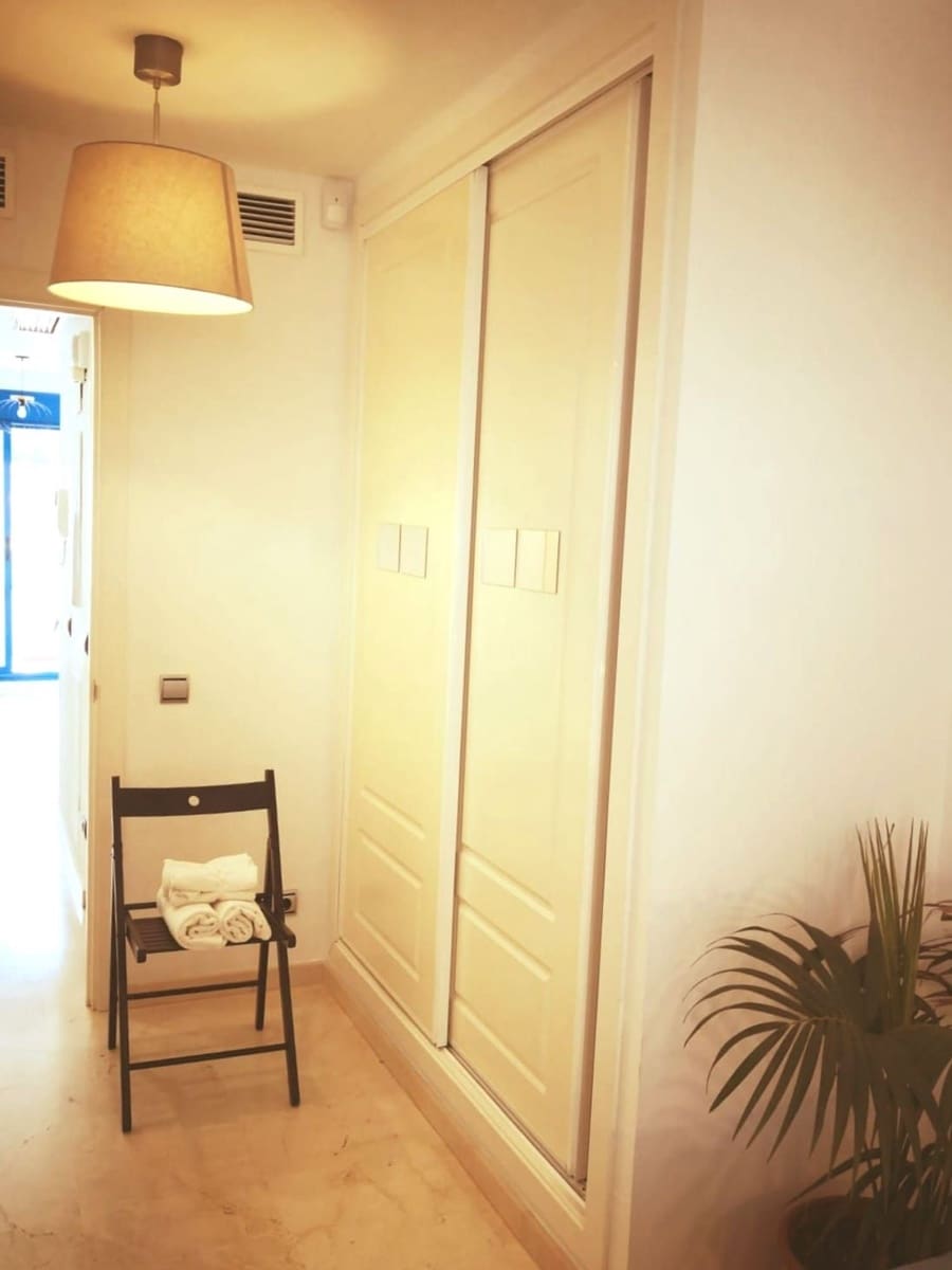 1 soverom Leilighet til salgs i Torrequebrada med svømmebasseng garasje - € 245 000 (Ref: 9445559)