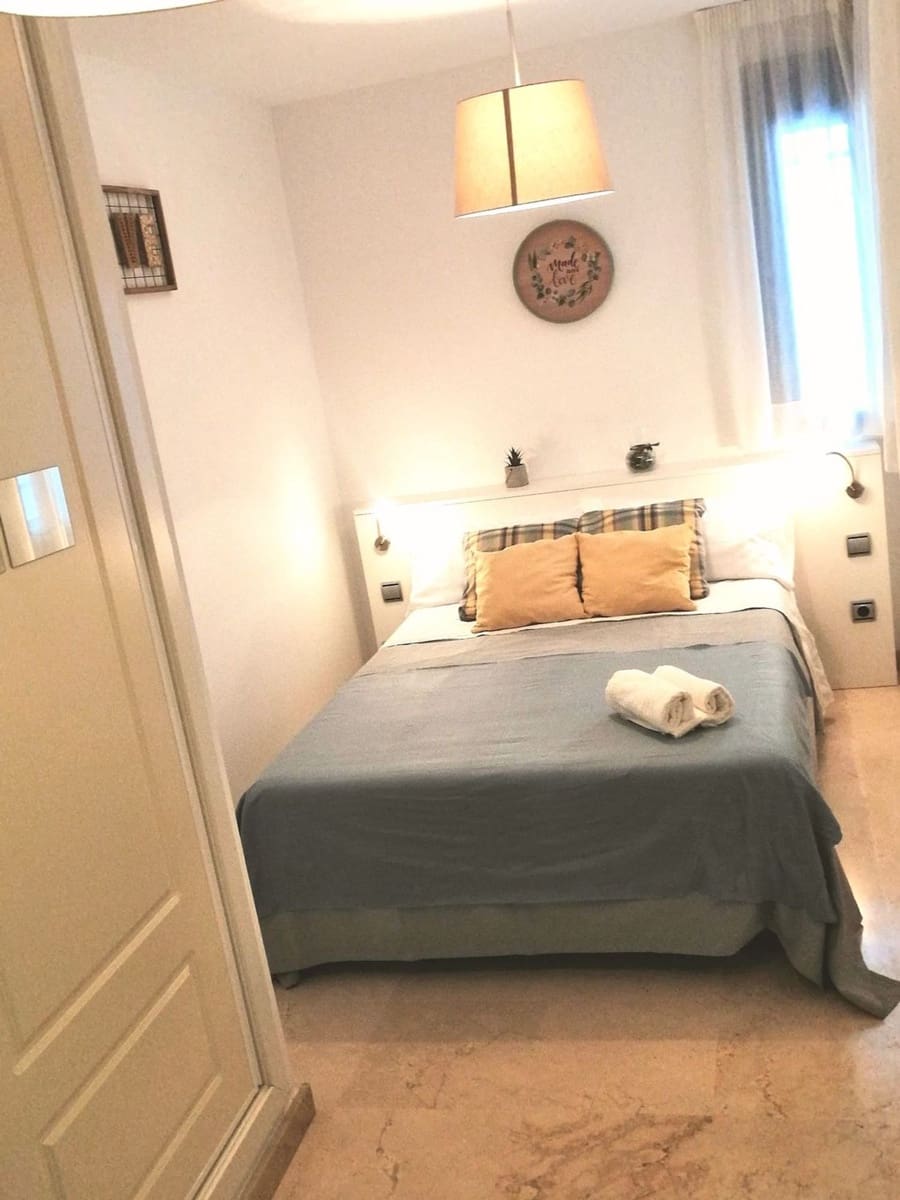 1 soverom Leilighet til salgs i Torrequebrada med svømmebasseng garasje - € 245 000 (Ref: 9445559)