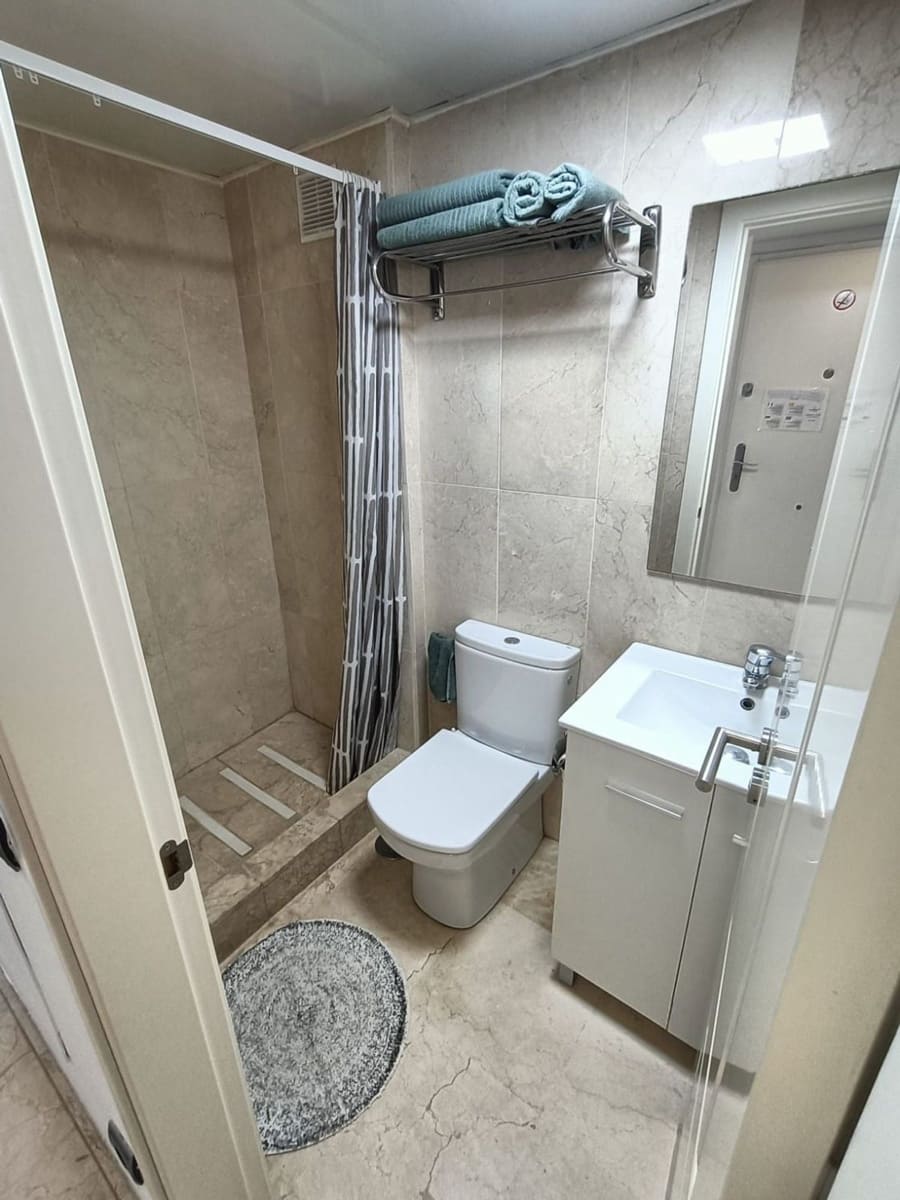 1 soverom Leilighet til salgs i Torrequebrada med svømmebasseng garasje - € 245 000 (Ref: 9445559)