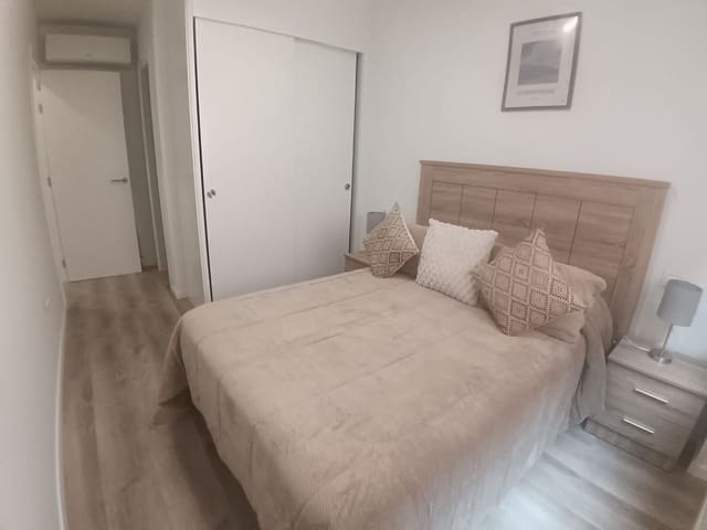 2 soverom Leilighet til leie i Zona Puerto Deportivo, Fuengirola med garasje - € 1 200 (Ref: 9503717)