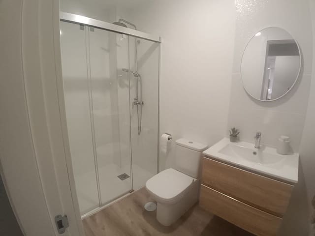 2 soverom Leilighet til leie i Zona Puerto Deportivo, Fuengirola med garasje - € 1 200 (Ref: 9503717)