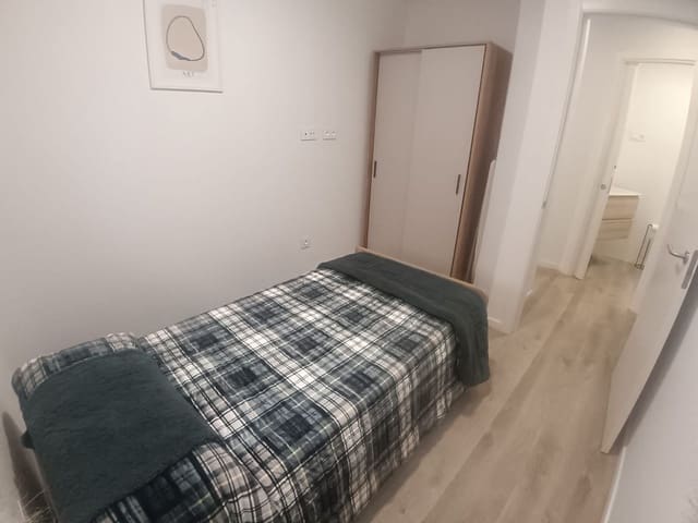 2 soverom Leilighet til leie i Zona Puerto Deportivo, Fuengirola med garasje - € 1 200 (Ref: 9503717)