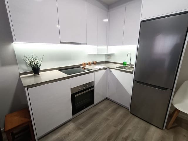 2 bedroom Apartment for rent in Zona Puerto Deportivo, Fuengirola with garage - € 1,000 (Ref: 9503717)