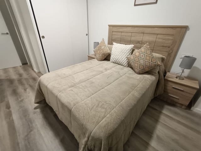 2 bedroom Apartment for rent in Zona Puerto Deportivo, Fuengirola with garage - € 1,000 (Ref: 9503717)