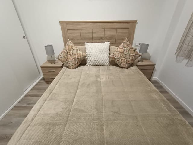 2 bedroom Apartment for rent in Zona Puerto Deportivo, Fuengirola with garage - € 1,000 (Ref: 9503717)