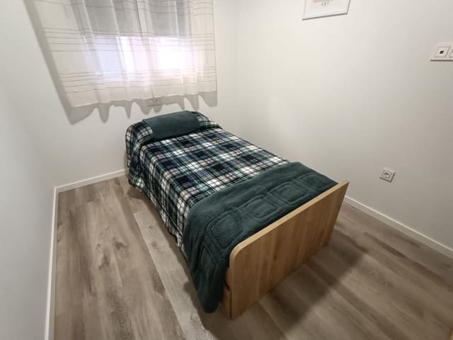 2 bedroom Apartment for rent in Zona Puerto Deportivo, Fuengirola with garage - € 1,000 (Ref: 9503717)