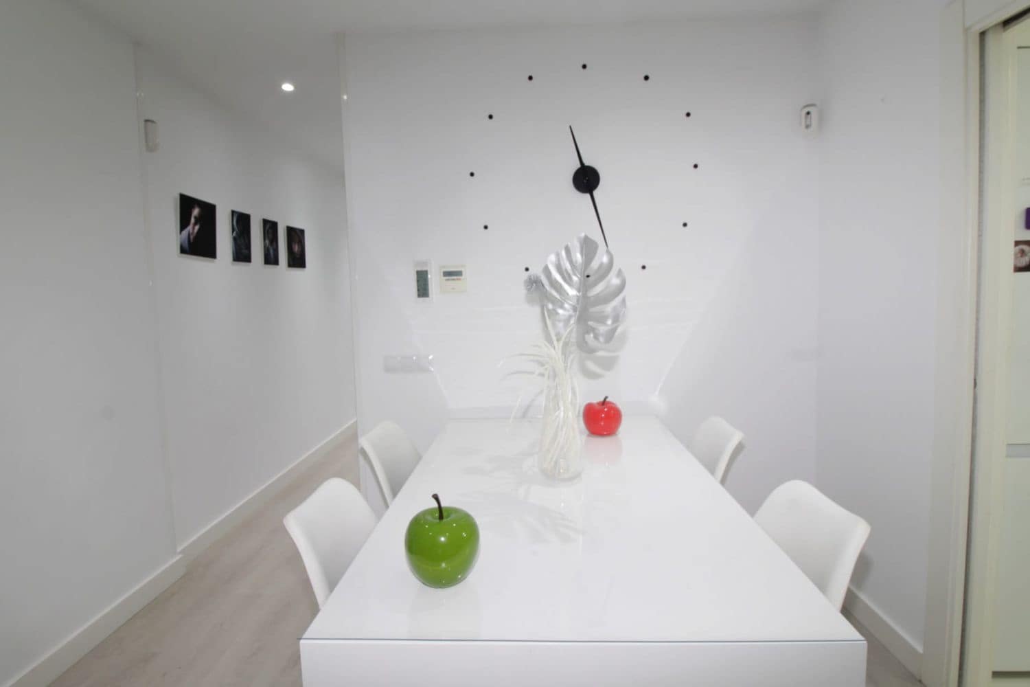 2 bedroom Apartment for sale in Fuengirola with garage - € 399,000 (Ref: 9570319)