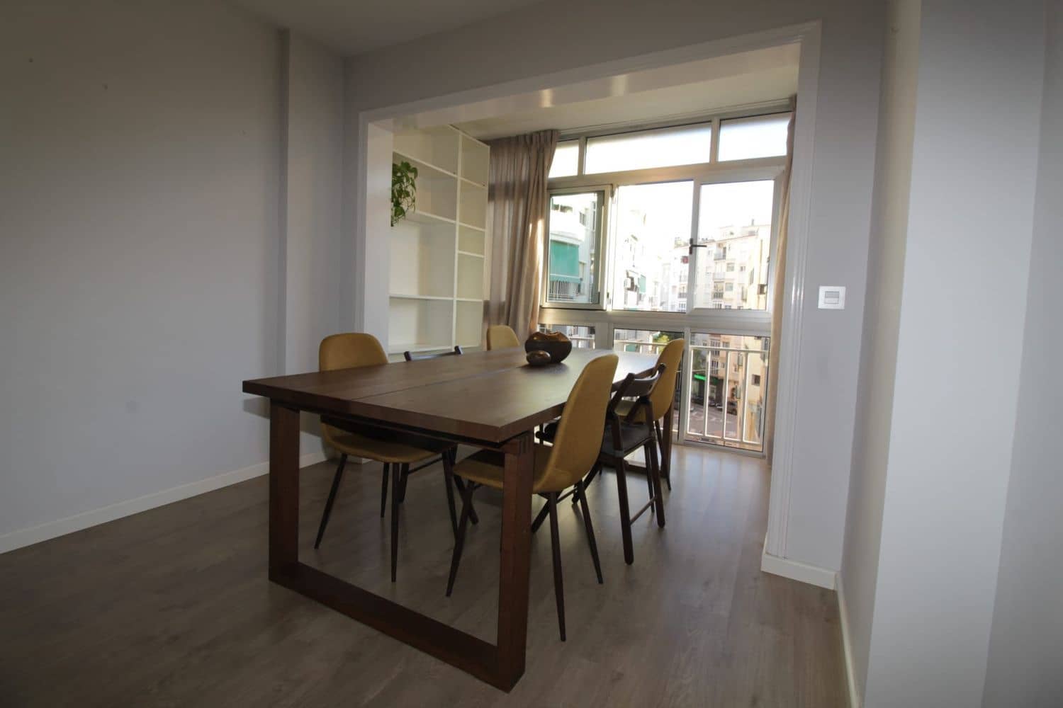 3 bedroom Apartment for rent in Malaga city with garage - € 1,250 (Ref: 9598521)