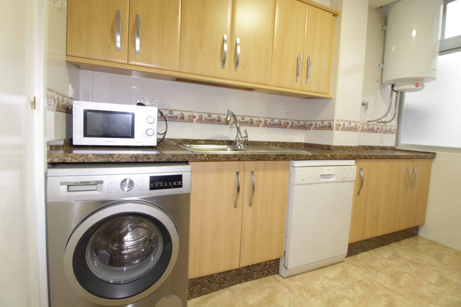 3 bedroom Apartment for rent in Malaga city with garage - € 1,250 (Ref: 9598521)