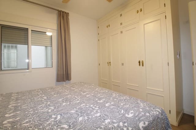 3 bedroom Apartment for rent in Cristo de la Epidemia, Málaga city with garage - € 1,250 (Ref: 9598521)