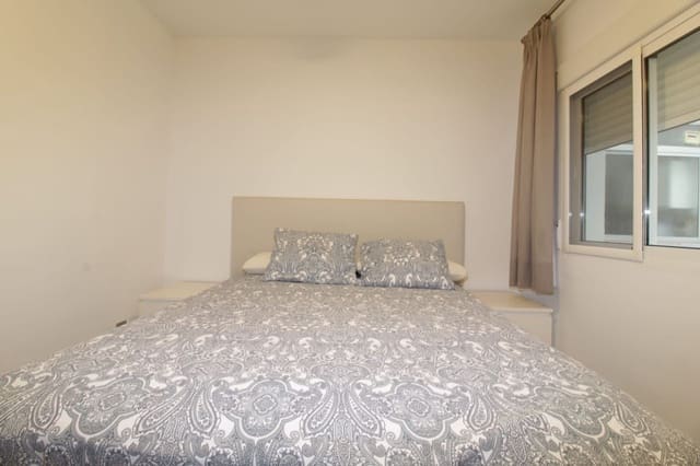 3 bedroom Apartment for rent in Cristo de la Epidemia, Málaga city with garage - € 1,250 (Ref: 9598521)