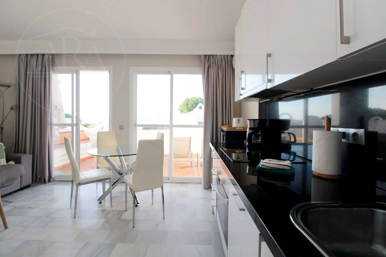 2 soveværelse Byhus til salg i La Reserva med swimmingpool garage - € 310.000 (Ref: 9629614)