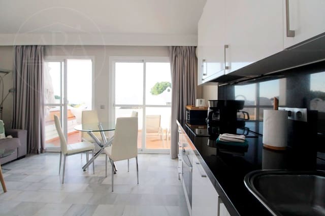 2 soveværelse Byhus til salg i La Reserva, Marbella med swimmingpool garage - € 310.000 (Ref: 9629614)